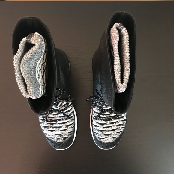 Women’s Nike • Roshe Two HI Flyknit Sneaker Boot - Picture 2 of 6